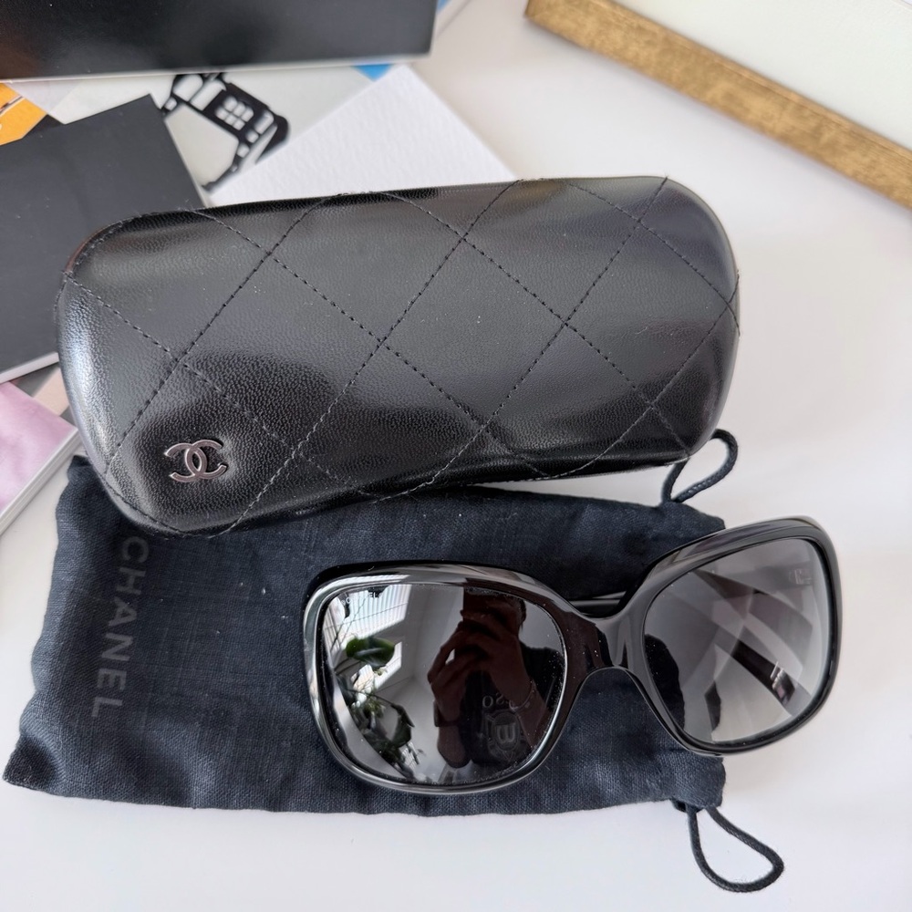 Chanel CC Logo Ribbon‎ Black Acetate Oversized Sunglasses - Picture 7 of 9